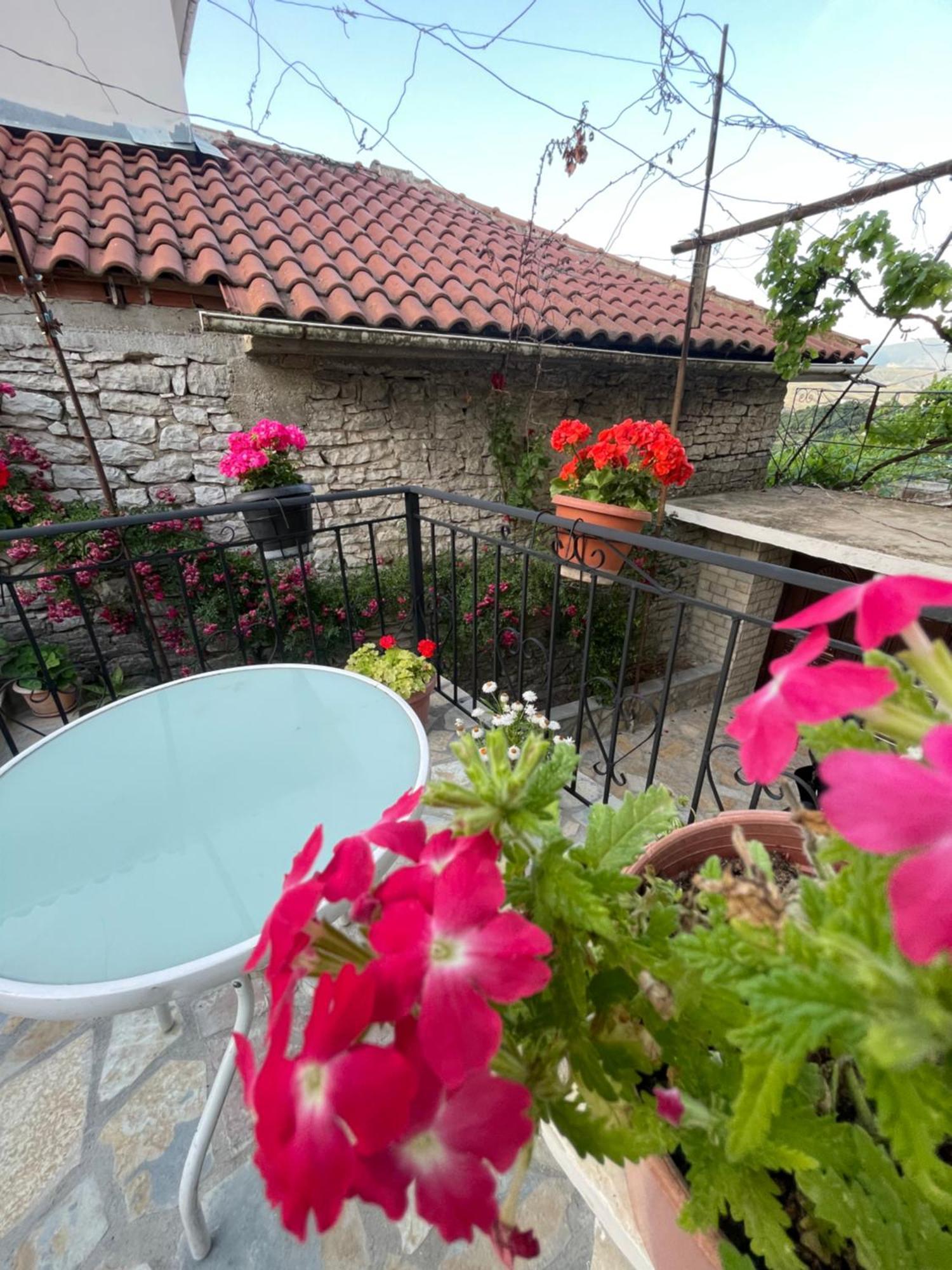 Luigi Guest House Gjirokastra Zewnętrze zdjęcie